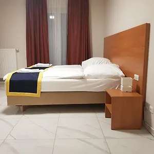 Emiliana Am Bahnhof Hotel